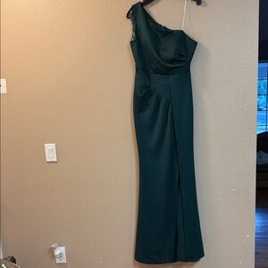 One-Shoulder Forest Green Evening Gown I'm 5.7, 36c breasts, weight 137,
